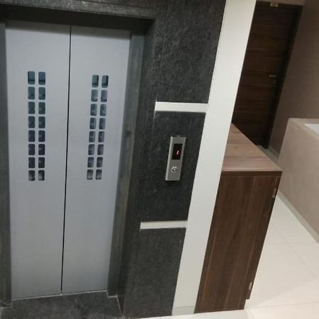 Hotel Rajlaxmi Grand Kolhapur Zewnętrze zdjęcie