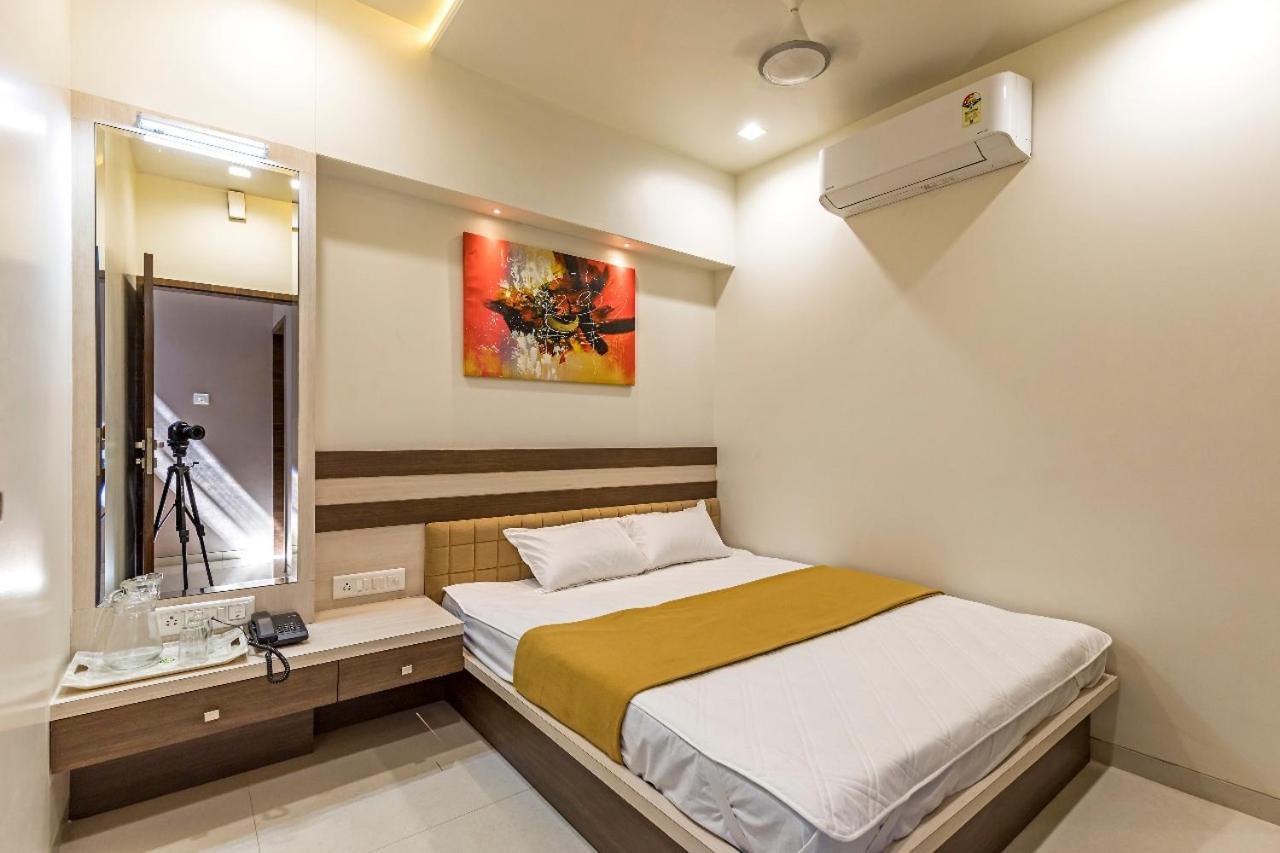 Hotel Rajlaxmi Grand Kolhapur Zewnętrze zdjęcie
