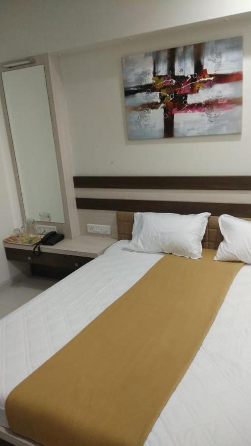 Hotel Rajlaxmi Grand Kolhapur Zewnętrze zdjęcie