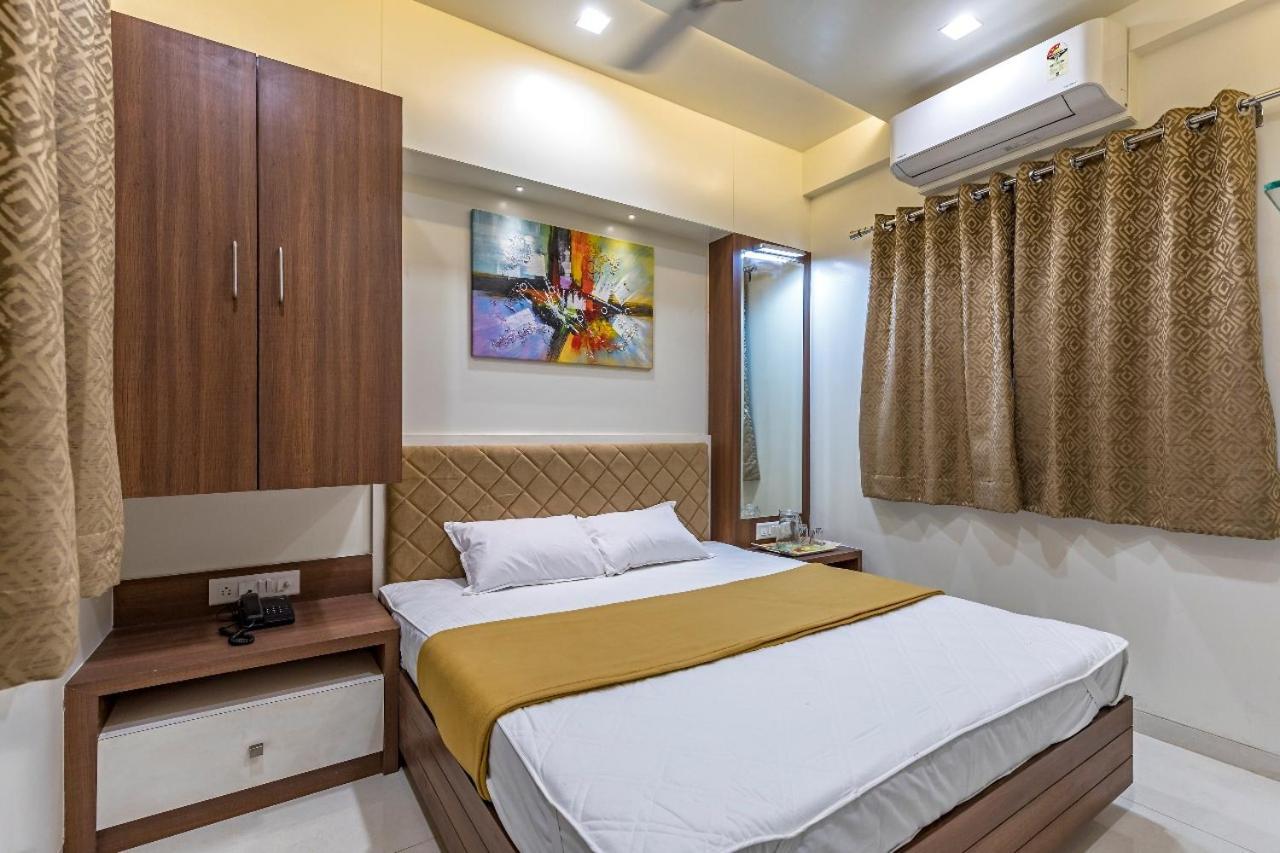 Hotel Rajlaxmi Grand Kolhapur Zewnętrze zdjęcie